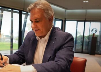 Llaryora presentó la Ley de Equidad Jubilatoria