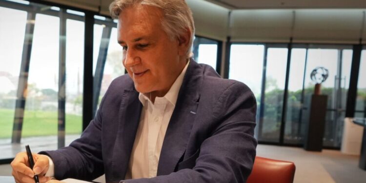 Llaryora presentó la Ley de Equidad Jubilatoria