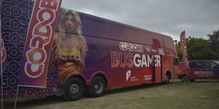 El Bus Gamer recorre la provincia con una innovadora experiencia interactiva