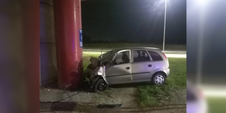 Siniestro fatal: un hombre impactó contra una columna en Circunvalación
