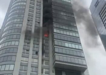 Un gran incendio se desató en una torre de Puerto Madero