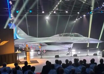 El Gobierno presentó el nuevo caza F-16 en Tandil