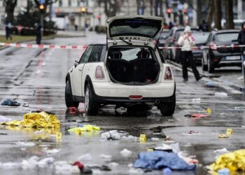 Un automóvil embistió a un grupo de personas en Múnich: hay al menos 28 heridos