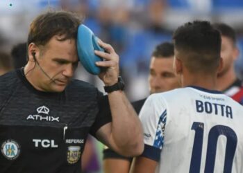 El partido entre Godoy Cruz y Talleres fue suspendido anoche por agresión al juez de línea