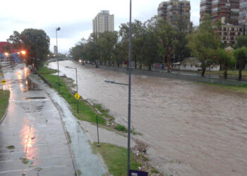 Corte total en Costanera por la crecida del Río Suquía