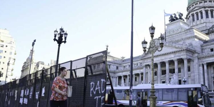 Marcha de jubilados: blindaron el Congreso y se esperan 2.000 policías