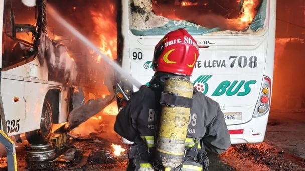 Se registró un incendio en un taller de la empresa Fonobus