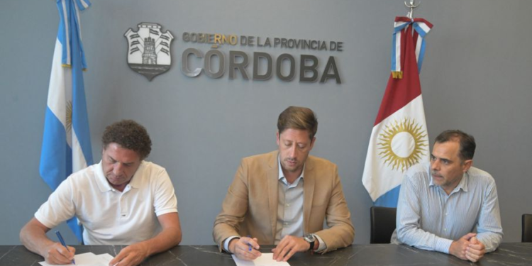 La Provincia firmó el acuerdo salarial con la UEPC