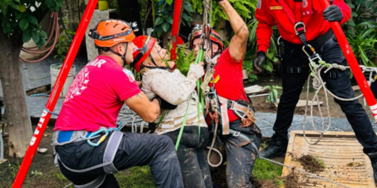 Rescataron a una mujer que cayó a un pozo de 4 metros en Córdoba