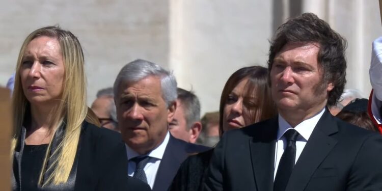 El presidente Milei asistió al funeral del papa Francisco en el Vaticano
