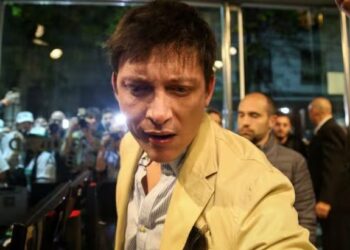 Milei apoyó por redes a Santiago Caputo tras su gesto intimidatorio