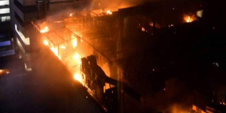 Incendio en un hotel de Calcuta causa al menos 14 muertos