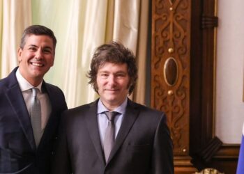 Javier Milei viaja a Paraguay donde se reunirá con Santiago Peña