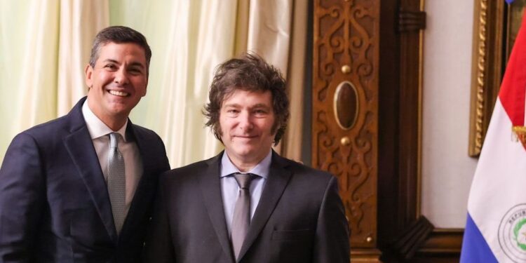 Javier Milei viaja a Paraguay donde se reunirá con Santiago Peña