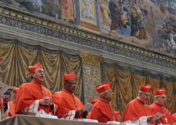 Los cardenales empiezan a instalarse en el Vaticano para el Cónclave