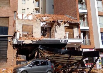 Derrumbe fatal: cortan el tránsito en ambas manos de bulevar San Juan