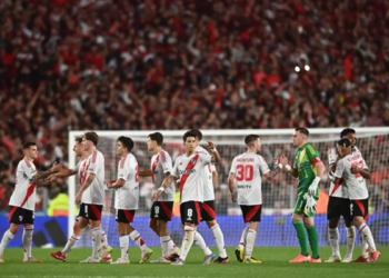 River goleó a Barracas y clasificó a los cuartos de final del Torneo Apertura