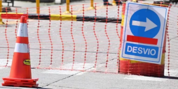 Cortan un carril de avenida Colón por obras de Aguas Cordobesas