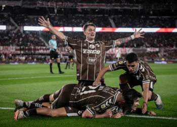 Platense eliminó a River por penales en el Monumental