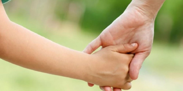 Convocan a familias que quieran adoptar a un niño en Córdoba