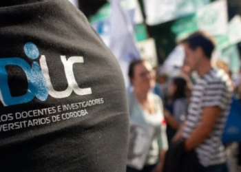 Docentes universitarios e investigadores marchan esta tarde en reclamo salarial