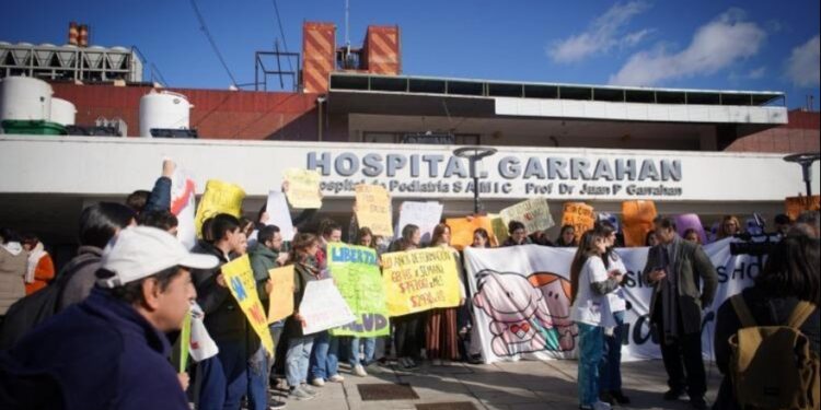 El Gobierno se reúne este miércoles con los gremios por la crisis del Garrahan