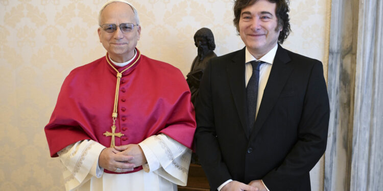 Milei se reunió con el papa León XIV, quien le confirmó que visitará la Argentina