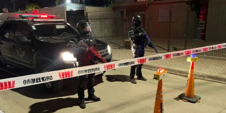 Desarticularon una banda de narcomenudeo: ocho detenidos, estupefacientes y armas de fuego