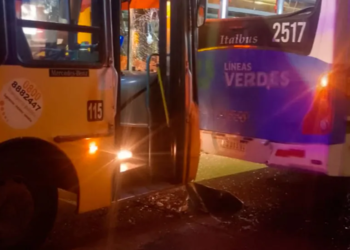 Dos colectivos del transporte urbano chocaron en Córdoba