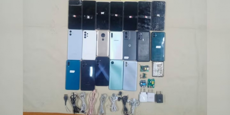 Incautaron celulares, armas blancas y drogas de un complejo penitenciario de Bouwer