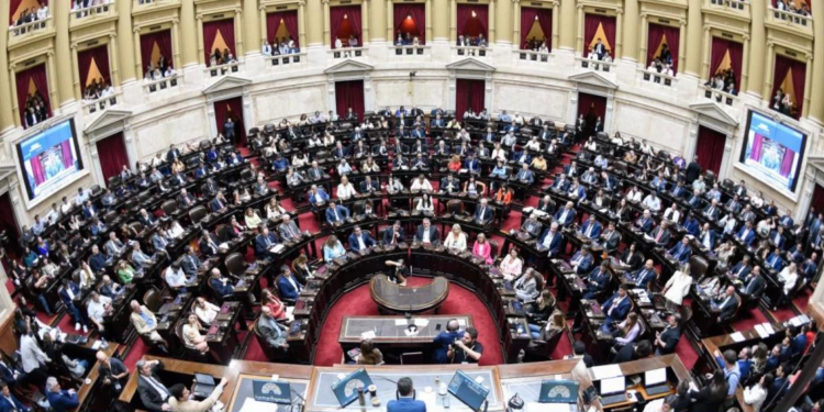 Diputados aprobó un aumento del 7,2% para las jubilaciones y el gobierno de Milei anticipó que lo vetará