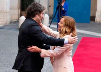 Argentina e Italia rubrican un acuerdo clave para exportar GNL a escala global