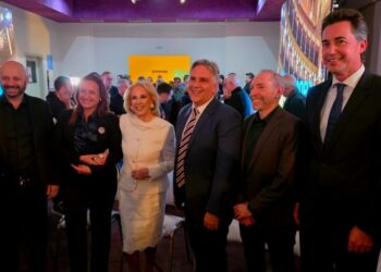 Junto a Mirtha Legrand, Llaryora encabezó la presentación de los Premios Sur