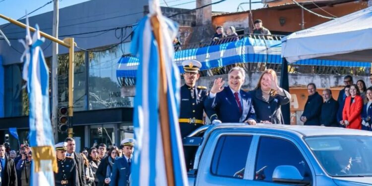 Llaryora llamó a la unidad nacional en el Día de la Bandera desde Río Primero