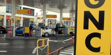 Suspenden el suministro de gas a estaciones de servicio e industrias