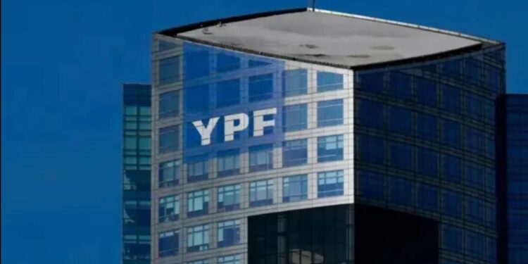 Fallo YPF: un expresidente de la petrolera indica que "está en juego Vaca Muerta"
