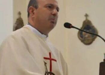 Un cura abusó de una menor en un campamento y lo condenaron a tres años de prisión