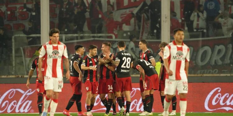 River goleó a Instituto en el Kempes