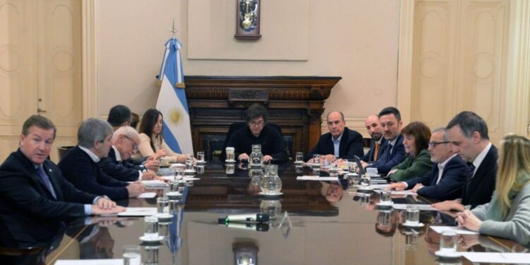 Javier Milei encabezó una reunión de Gabinete marcada por el fallo de YPF