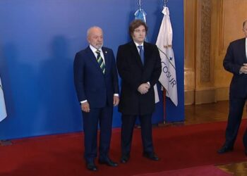 Cordial y distante: así fue el saludo de Milei y Lula en la Cumbre del Mercosur