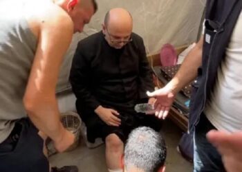 Israel bombardeó una iglesia católica de Gaza e hirió a un cura argentino