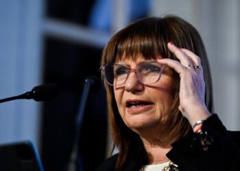 El Gobierno planea incorporar policías encubiertos en redes sociales y chats