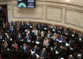 El Senado aprobó el aumento del bono jubilatorio, la recomposición del 7,2% y la extensión de la moratoria