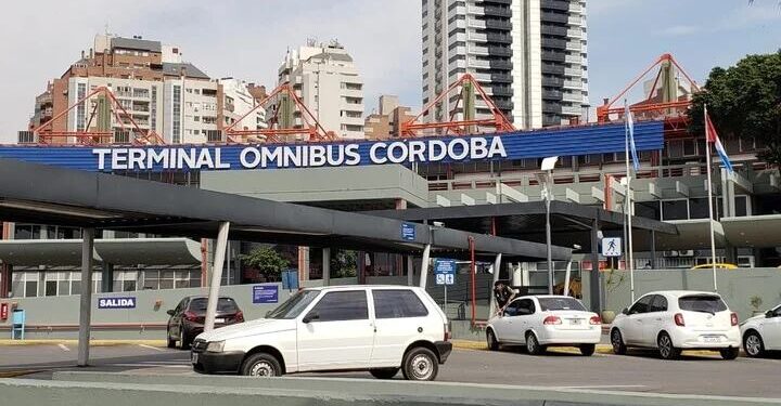 Robaron un auto en el estacionamiento de la Terminal de Ómnibus