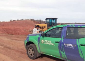 Policía Ambiental ordenó el cierre preventivo y secuestró máquinas en canteras de Villa Rumipal