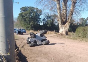 Dos jóvenes en estado grave tras accidentarse con un cuatriciclo en Colonia Caroya