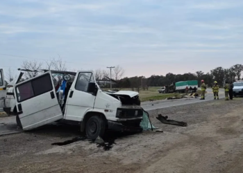 Choque fatal entre un camión y una furgoneta en Córdoba: un muerto y dos heridos