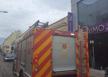 Evacuaron un centro médico por incendio en Córdoba