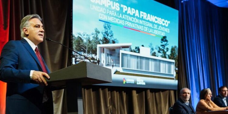 Llaryora anunció la construcción de un campus para alojar a jóvenes con medidas privativas de la libertad