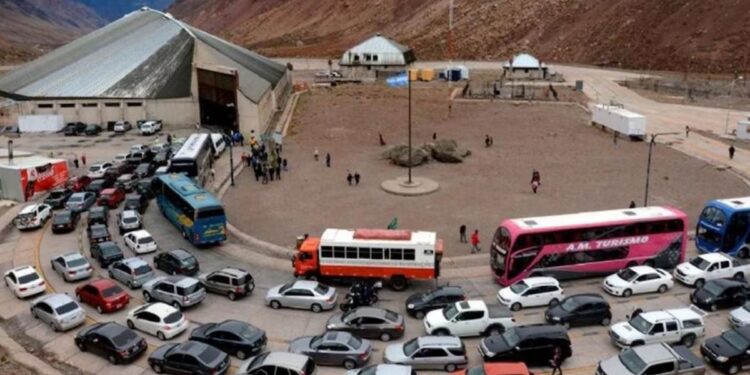 Suspenden tours de compras a Chile tras amenazas de barras